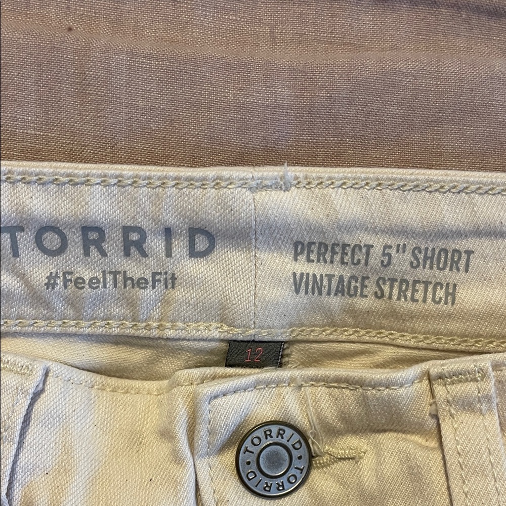 Torrid Natural Jean Shorts - Picture 3 of 3